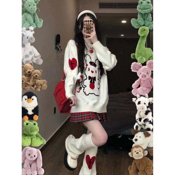 初秋鬼马少女卫衣搭配，展现活泼可爱
